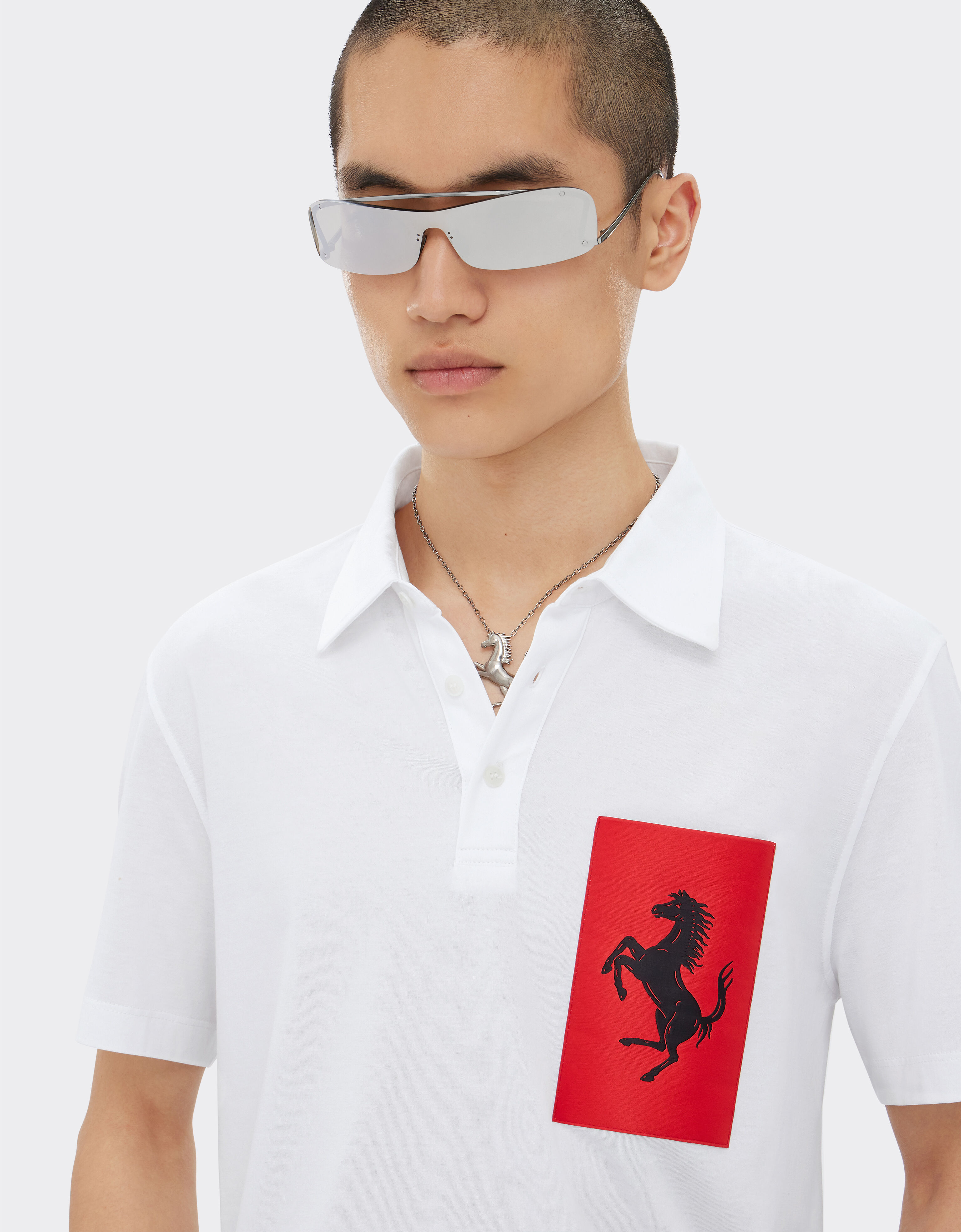 Ferrari Poloshirt aus Baumwolle mit Tasche mit Cavallino Rampante Optisch Weiß 47821f