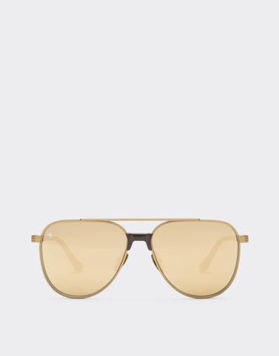 Lunettes de soleil Ferrari en titane couleur or mat et acétate avec verres jaune doré transparents miroirs Ferrari Lunettes de soleil Ferrari en titane couleur or mat et acétate avec verres jaune doré transparents miroirs Oro LA0KSf