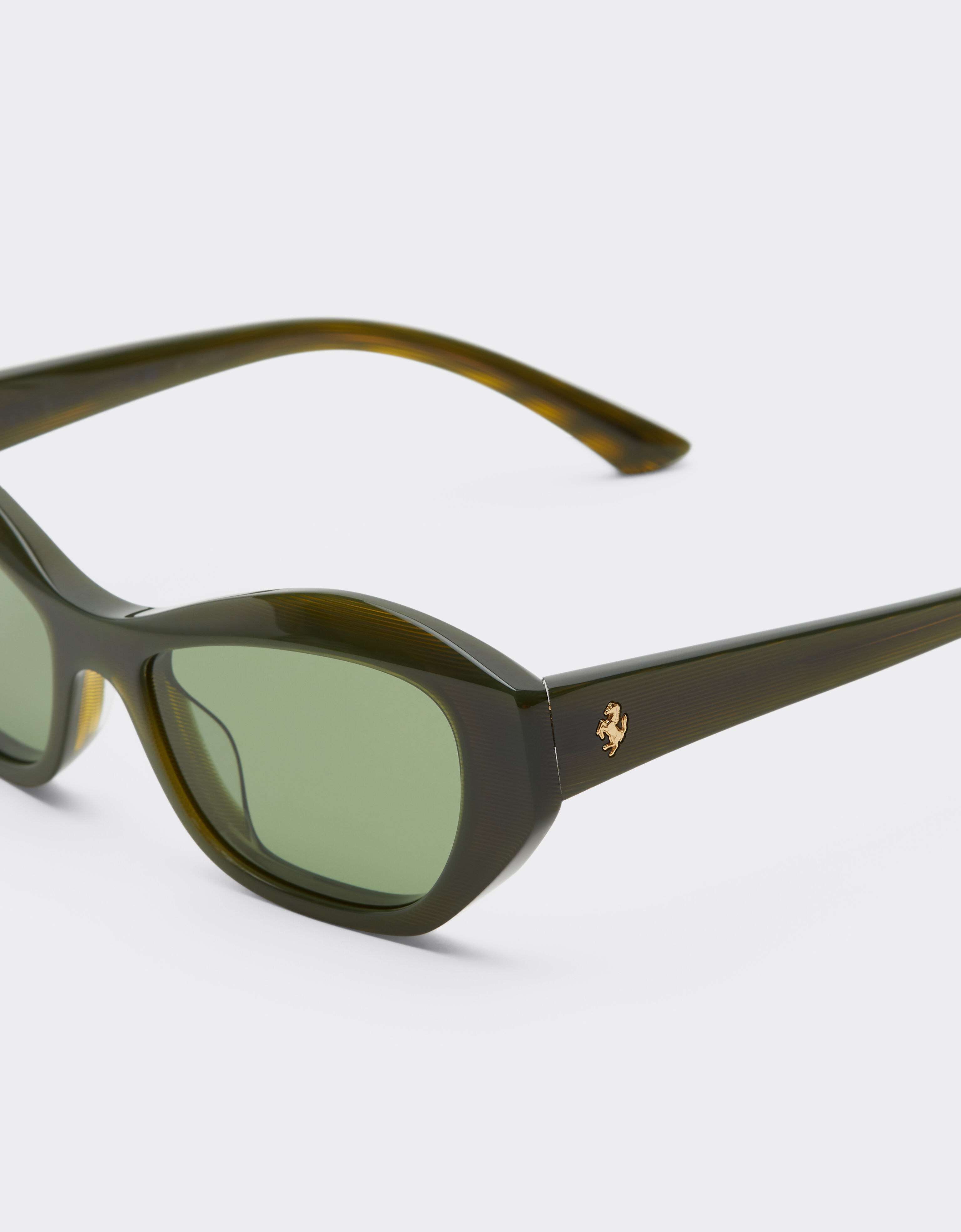 Ferrari Lunettes de soleil Ferrari en acétate  vert strié avec verres vert uni Verde Abetone LA0L5f