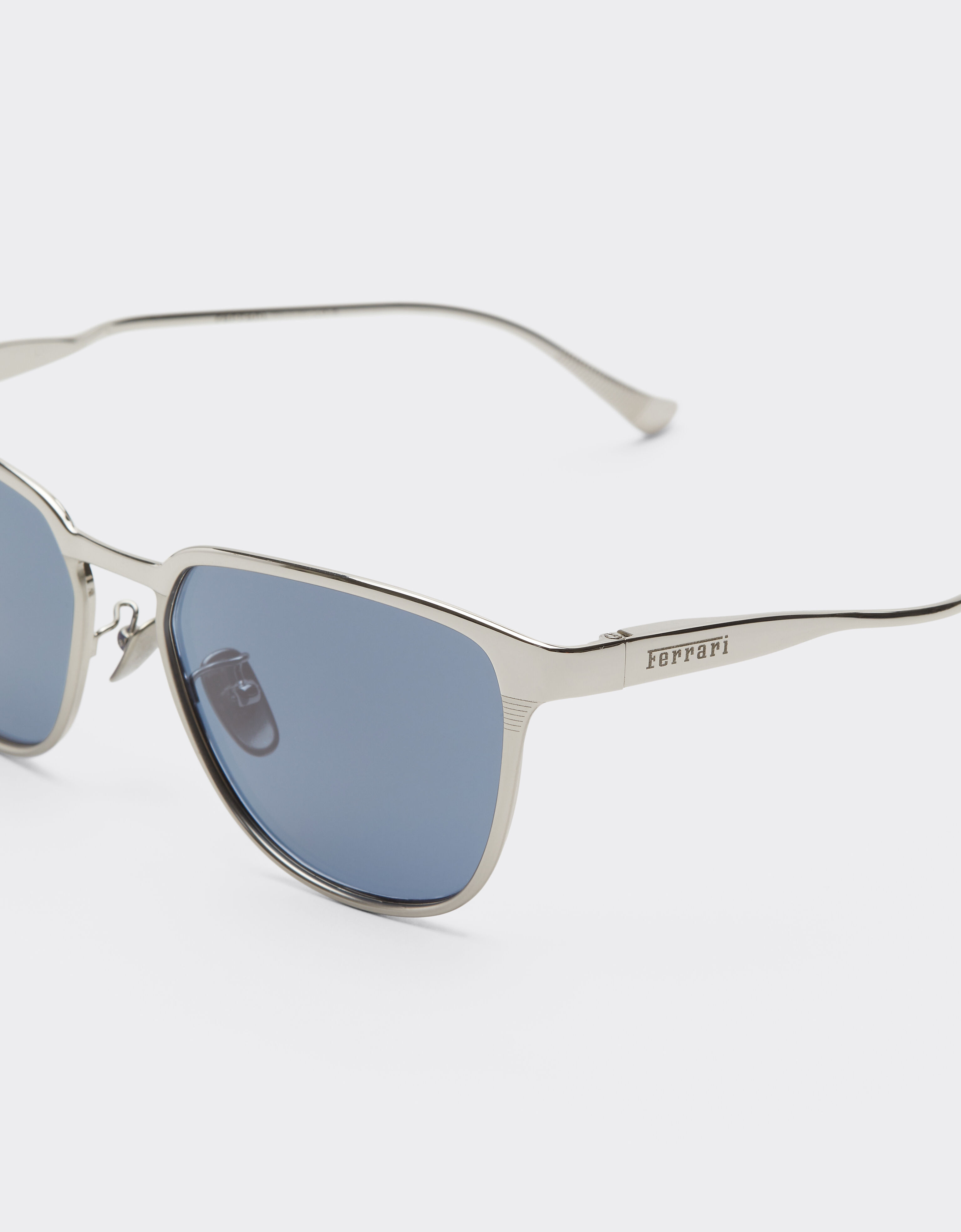 Ferrari Lunettes de soleil Ferrari en métal  argenté avec verres bleus cristal Silver LA0LAf