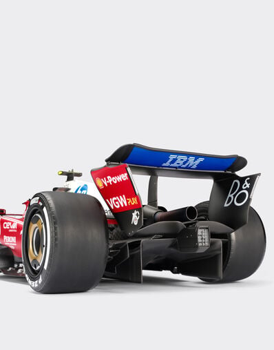 Ferrari 1:8 scale Ferrari SF-25 Hamilton model Rosso LO0R3180EXT0001f