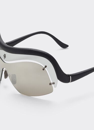 Gafas de sol Ferrari Edición Limitada de inyectado y cuero con cristales espejadosgrises y plateados Ferrari Gafas de sol Ferrari Edición Limitada de inyectado y cuero con cristales espejadosgrises y plateados Negro LA0F7f