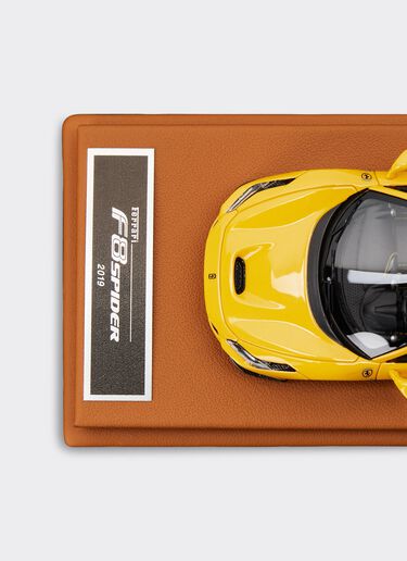 Ferrari F8 Spider 1:43 scale model 黄色 47299f
