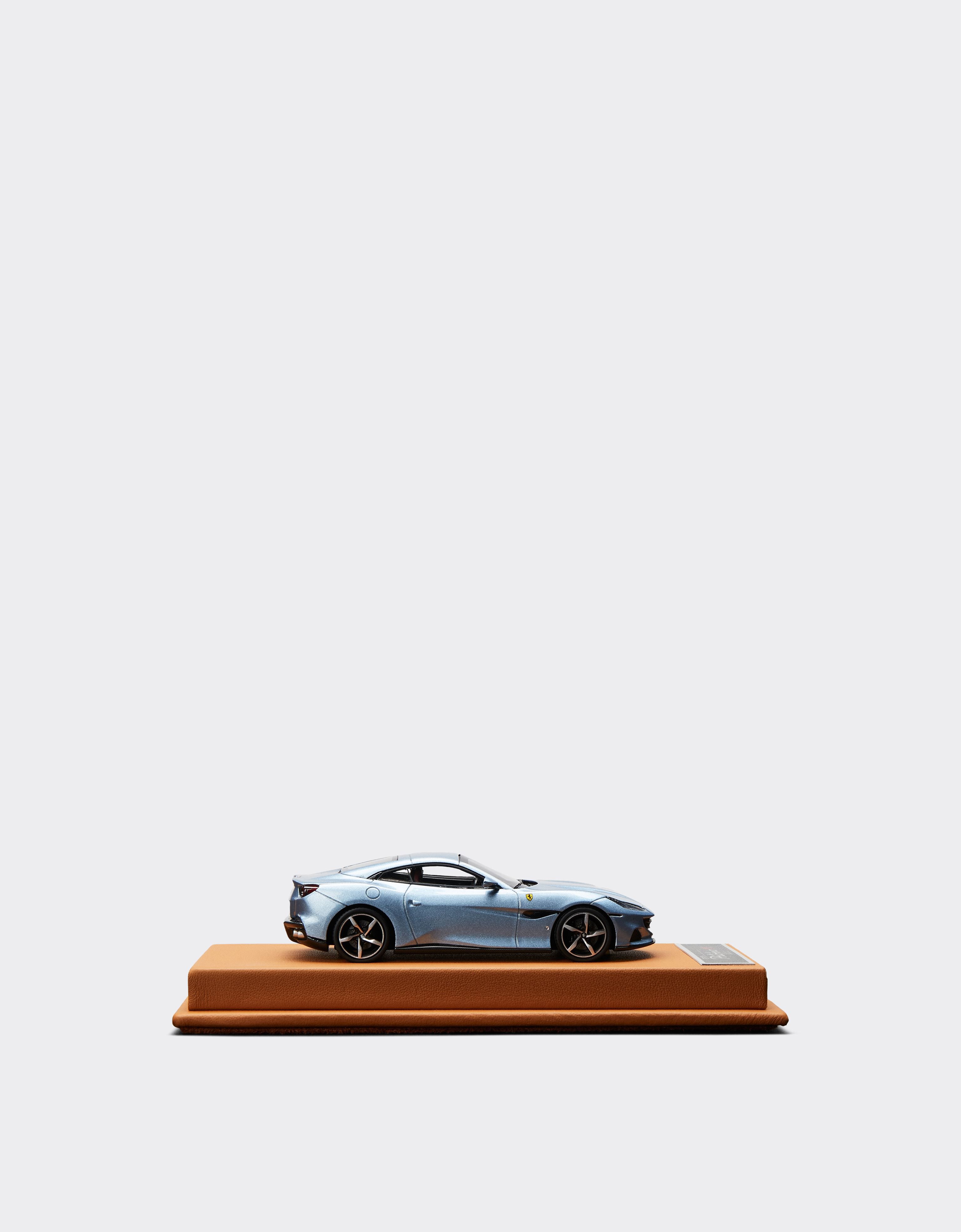 ${brand} Modèle réduit Ferrari Portofino M à l’échelle 1/43 ${colorDescription} ${masterID}