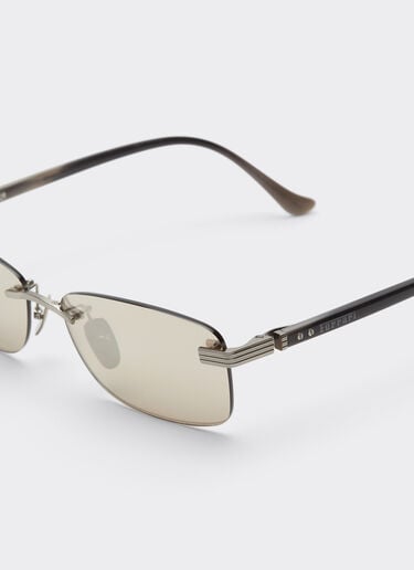 Ferrari Lunettes de soleil Ferrari en titane  argent brossé et acétate avec verres miroir blanc transparent doré Silver LA0L6f