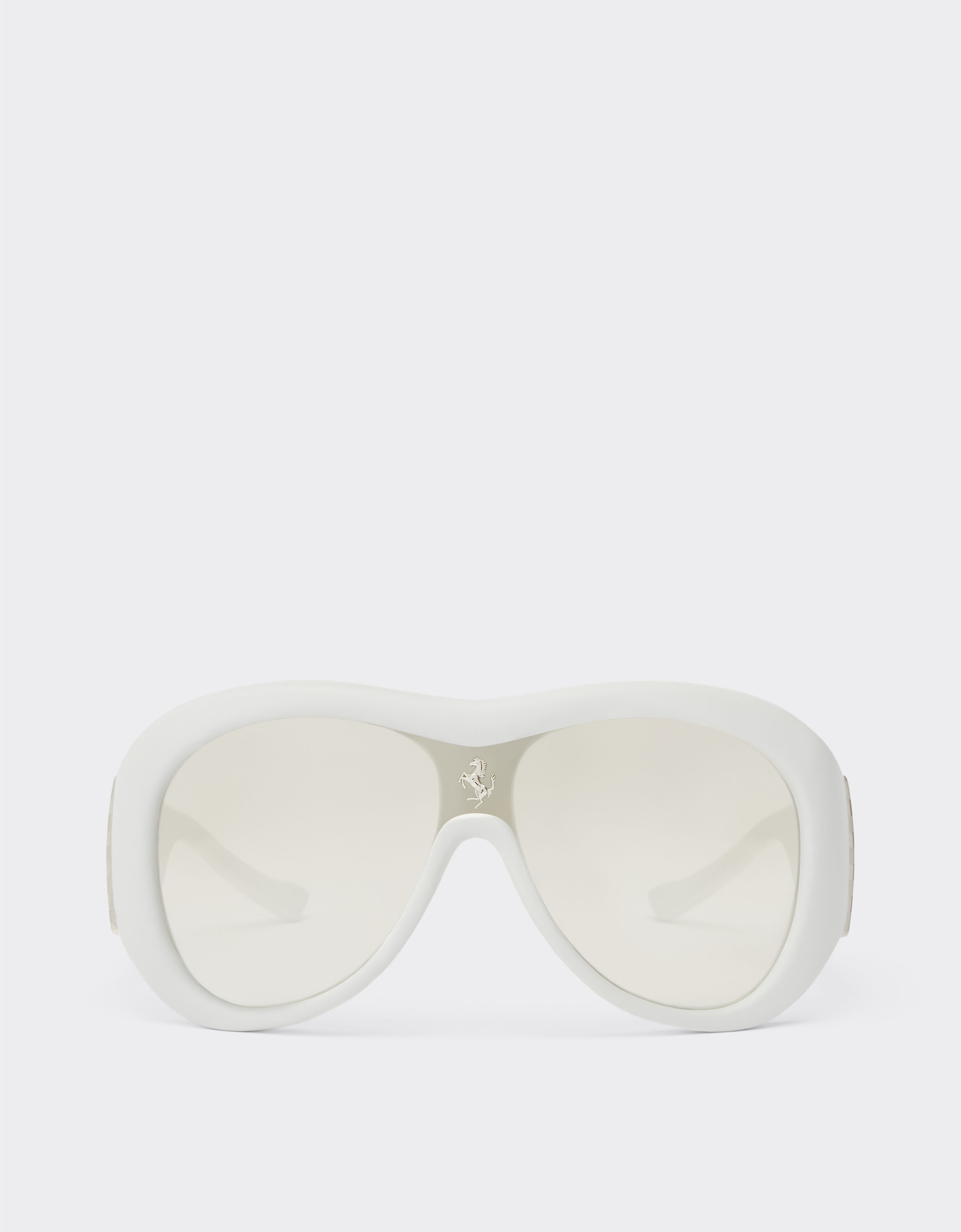 ${brand} Gafas de sol de Ferrari de edición limitada revestidas en cuero blanco con lentes de espejo plateado ${colorDescription} ${masterID}