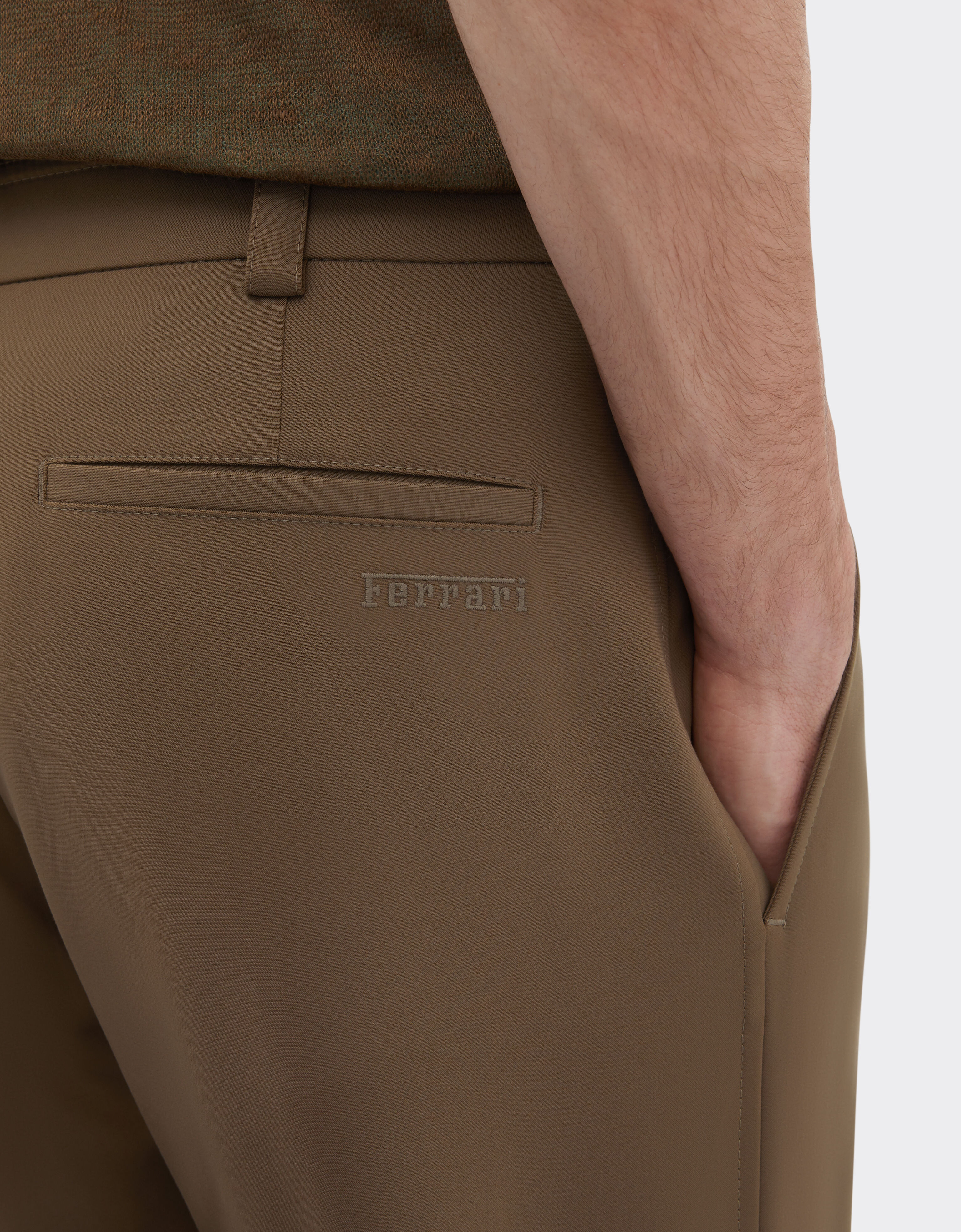 Ferrari 機能性コットン チノパンツ Khaki Green 50793f