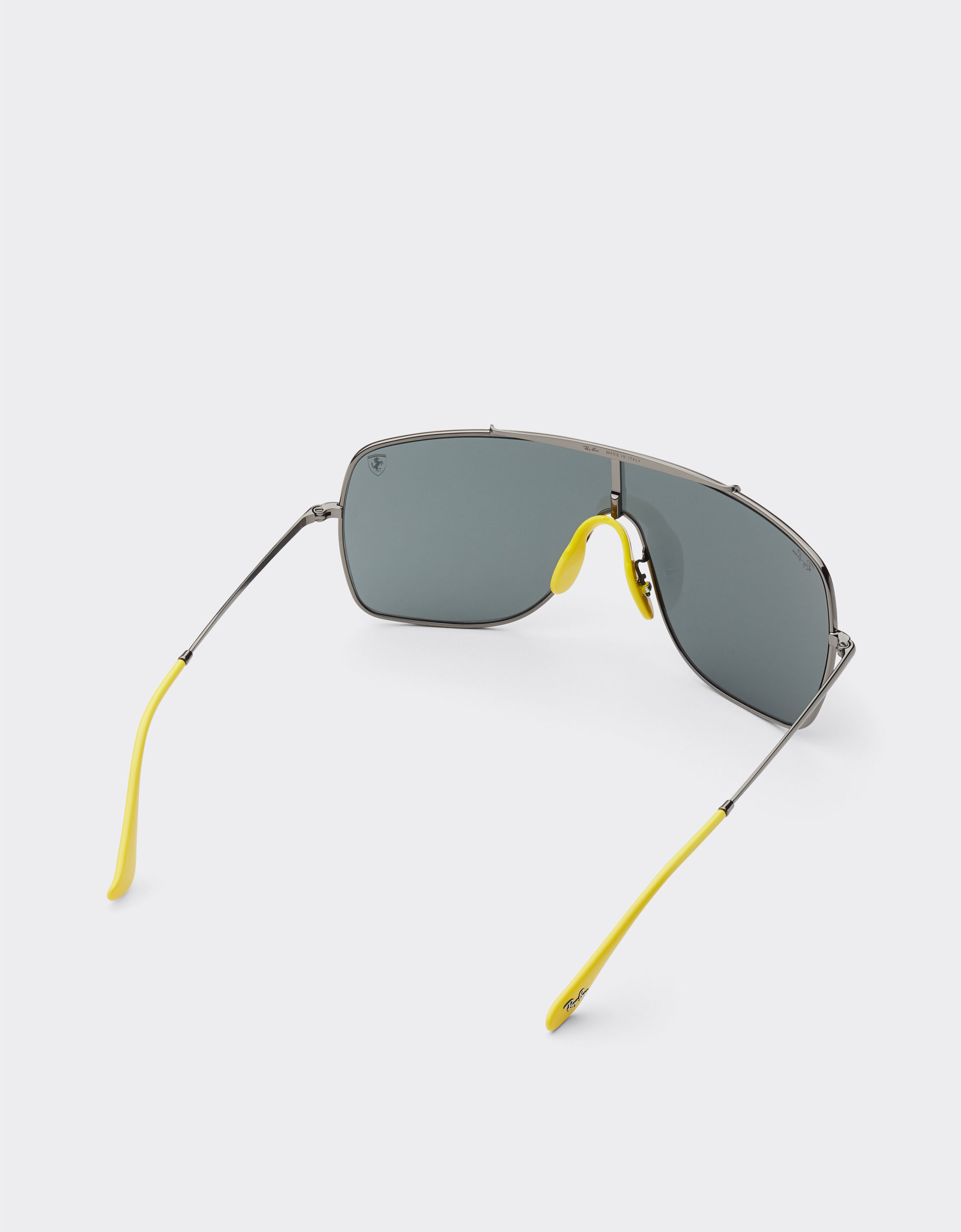 Ferrari Ray-Ban für Scuderia Ferrari RB3697MF in Metall Gewehrlaufgrau mit dunkelgrauen Gläsern Dunkelgrau F1506f