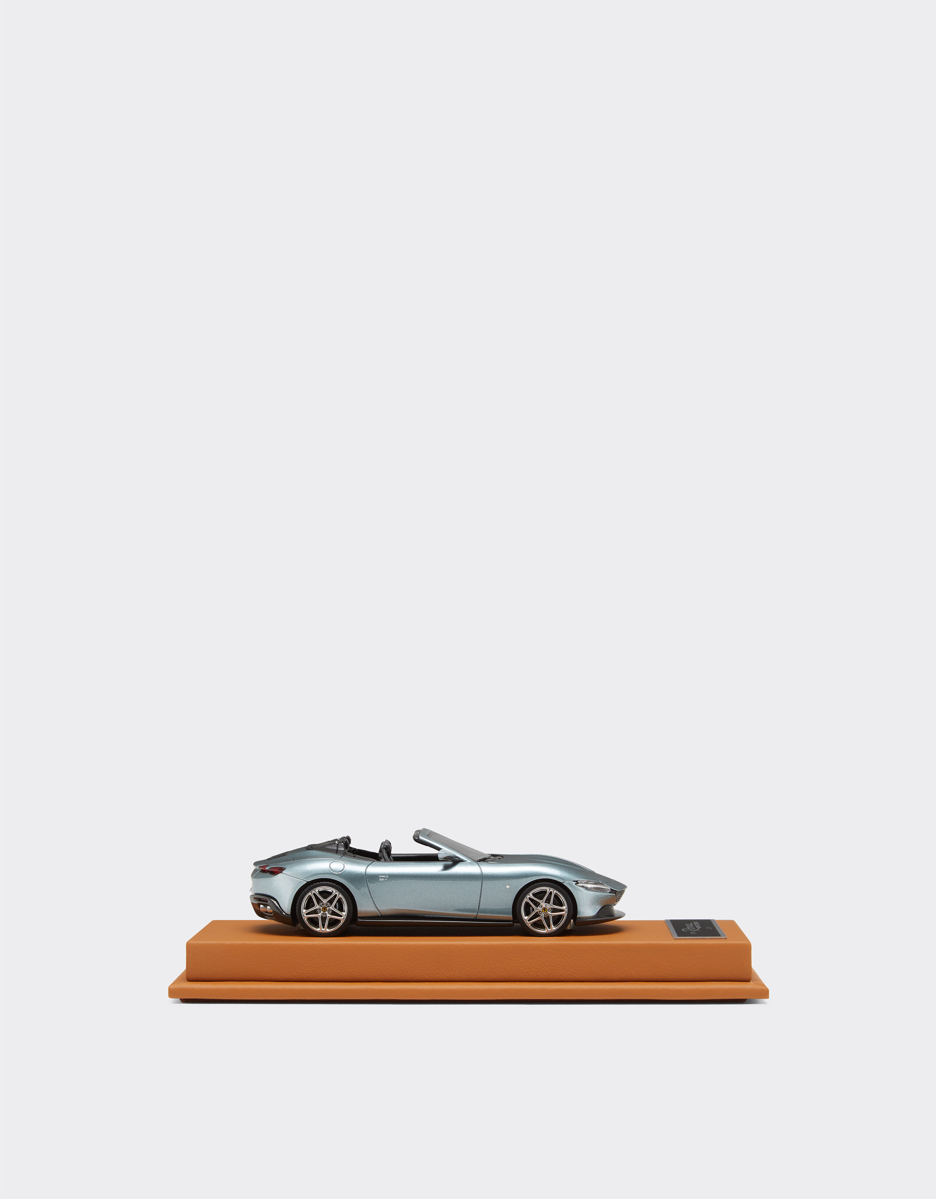 Ferrari Ferrari Roma Spider model in scale 1:43 Celeste met 21606f