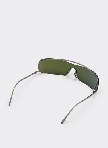 Ferrari Ferrari Sonnenbrille mit dunkelgrauen, blau verspiegelten Gläsern Silber F1008f