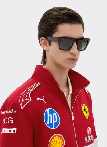 Ray-Ban für Scuderia Ferrari RB2217M aus havannaroten Acetat mit grauen Verlaufsgläsern Ferrari Ray-Ban für Scuderia Ferrari RB2217M aus havannaroten Acetat mit grauen Verlaufsgläsern Rosso Corsa LA013f