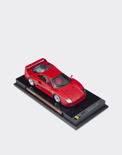 Ferrari 1:18 scale model F40 Red F0112f
