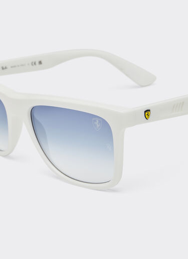 Ferrari Ray-Ban para la Scuderia Ferrari RB4413MF blancas con lentes degradadas azul claro Blanco óptico F1038f