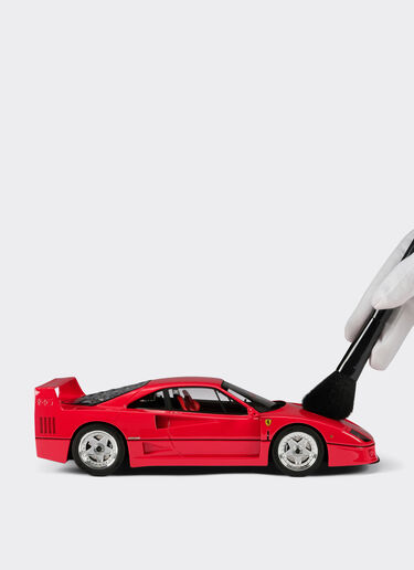 Ferrari 1:18 scale model F40 Red F0112f
