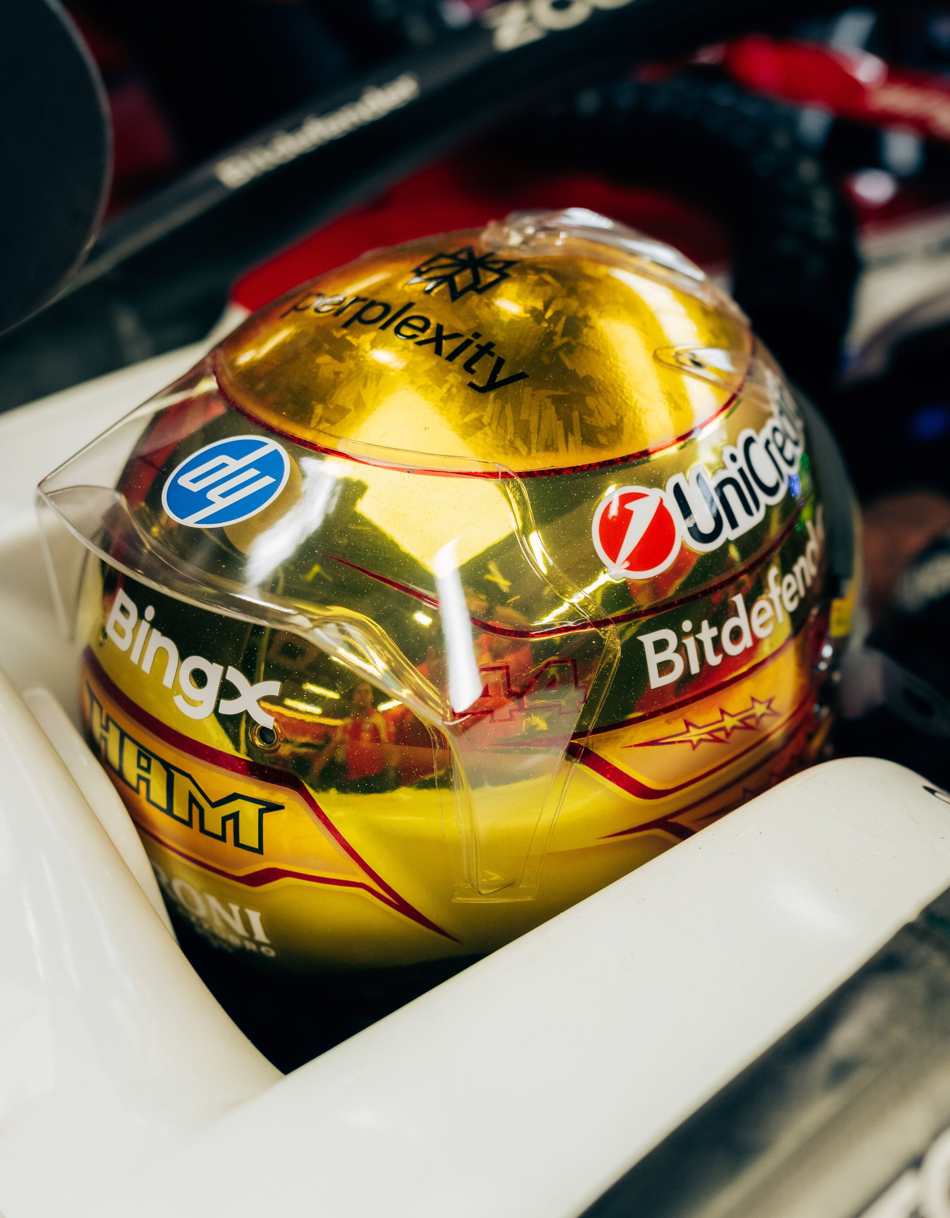 Lewis Hamilton 1:1 Special Edition Helmet for the 2026 Singapore Grand Prix Ferrari Lewis Hamilton 1:1 Special Edition Helmet for the 2026 Singapore Grand Prix Multicolor LS0OT3065EXT0001f