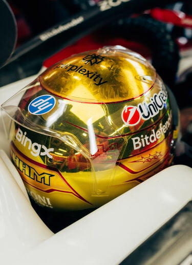 Lewis Hamilton 1:1 Special Edition Helmet for the 2026 Singapore Grand Prix Ferrari Lewis Hamilton 1:1 Special Edition Helmet for the 2026 Singapore Grand Prix Multicolor LS0OT3065EXT0001f