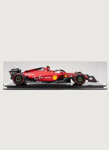 Ferrari 1:8 scale Carlos Sainz Ferrari F1-75 model Red F0666f