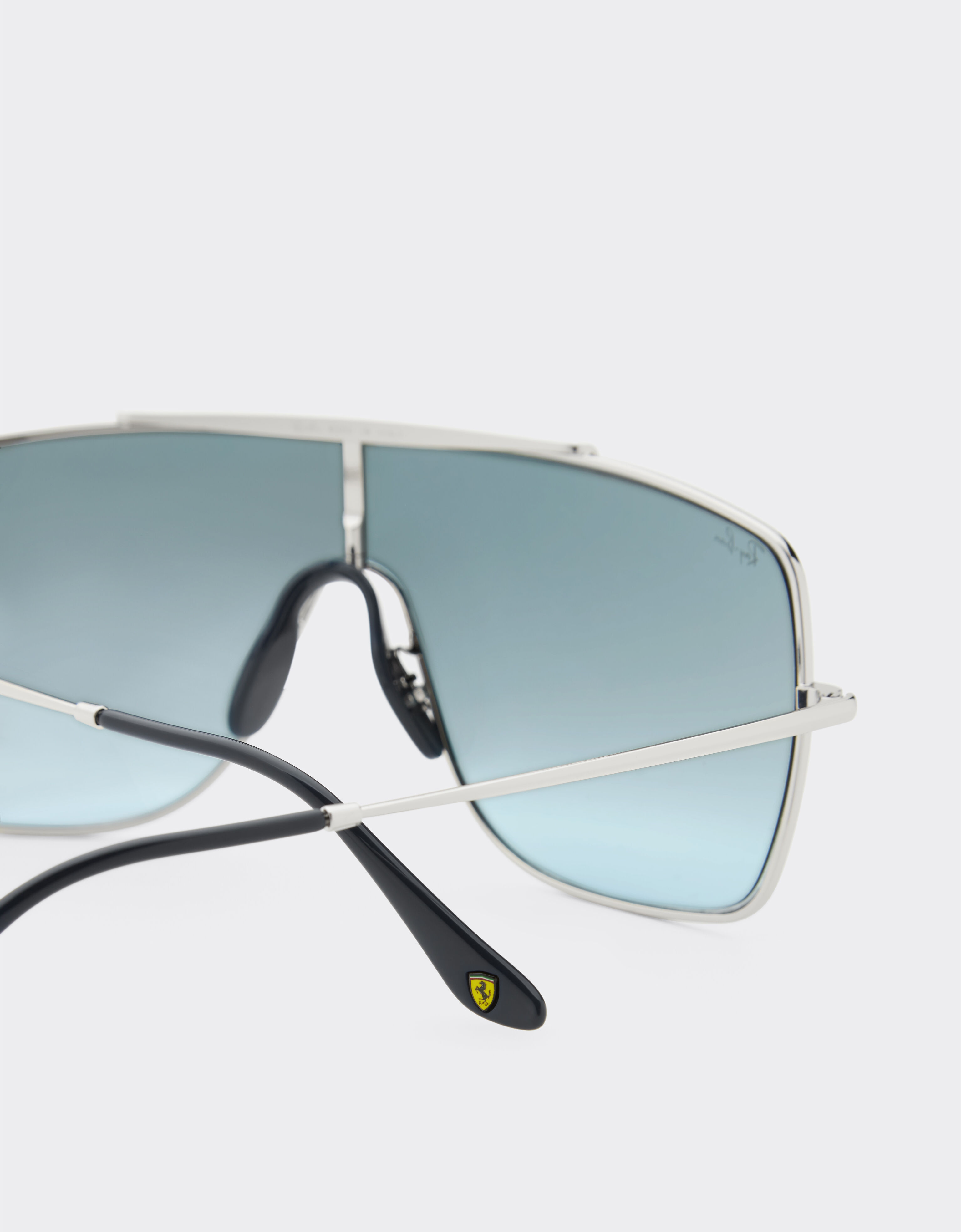 Ferrari Ray-Ban für Scuderia Ferrari RB3697MF in Metall mit blau verlaufenden, verspiegelten Gläsern Silber F1508f