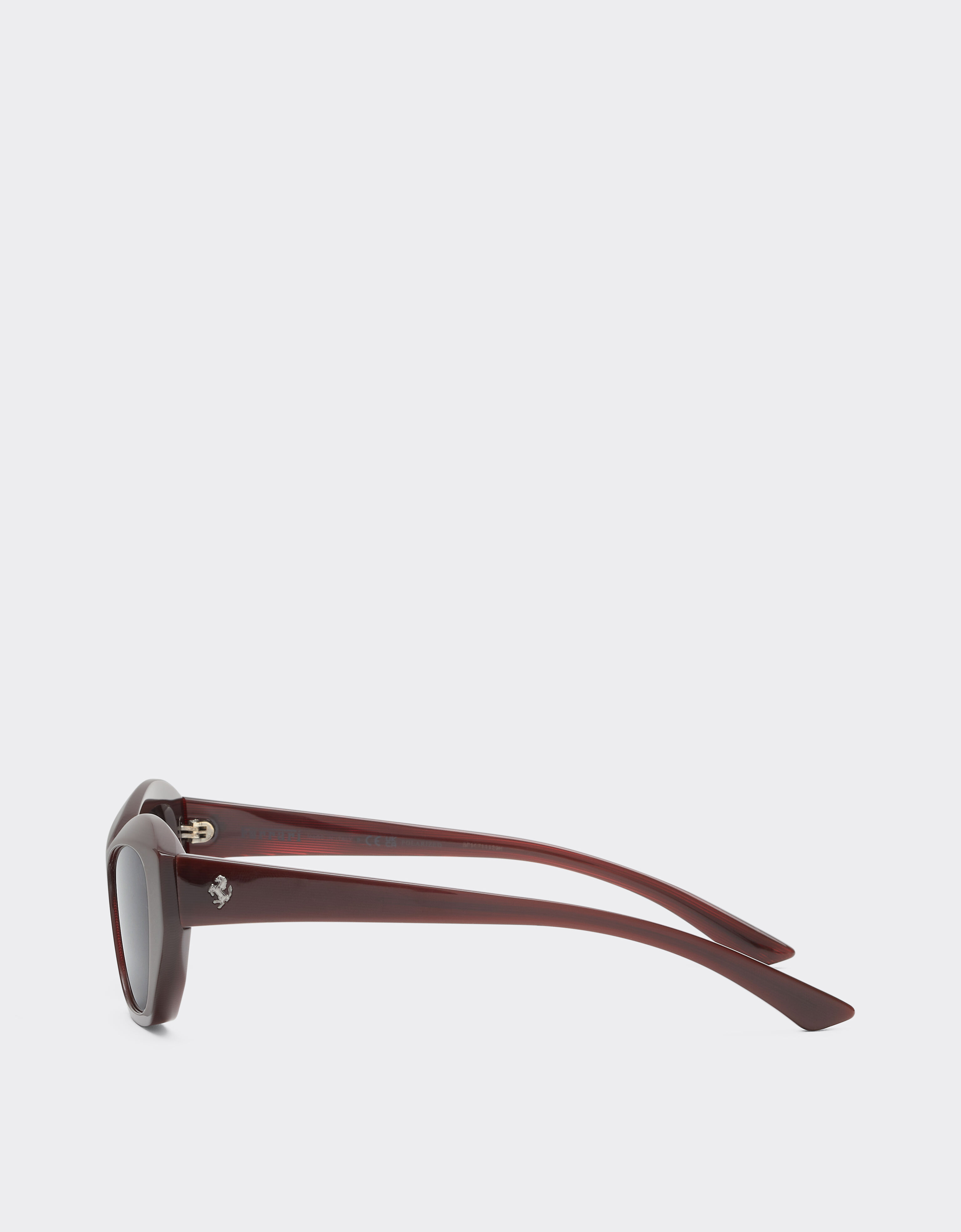 Lunettes de soleil Ferrari en acétate rouge strié avec verres noirs polarisés Ferrari Lunettes de soleil Ferrari en acétate rouge strié avec verres noirs polarisés Rosso Scuro LA0L4f