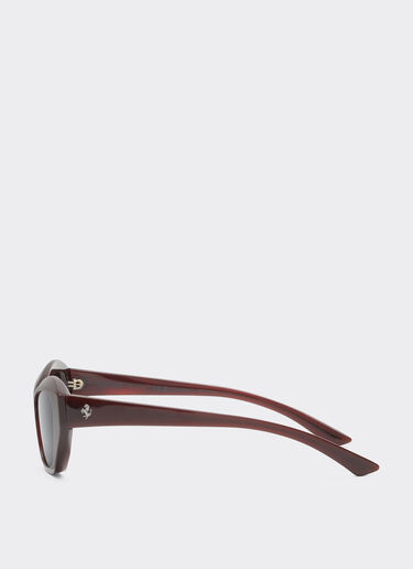 Lunettes de soleil Ferrari en acétate rouge strié avec verres noirs polarisés Ferrari Lunettes de soleil Ferrari en acétate rouge strié avec verres noirs polarisés Rosso Scuro LA0L4f