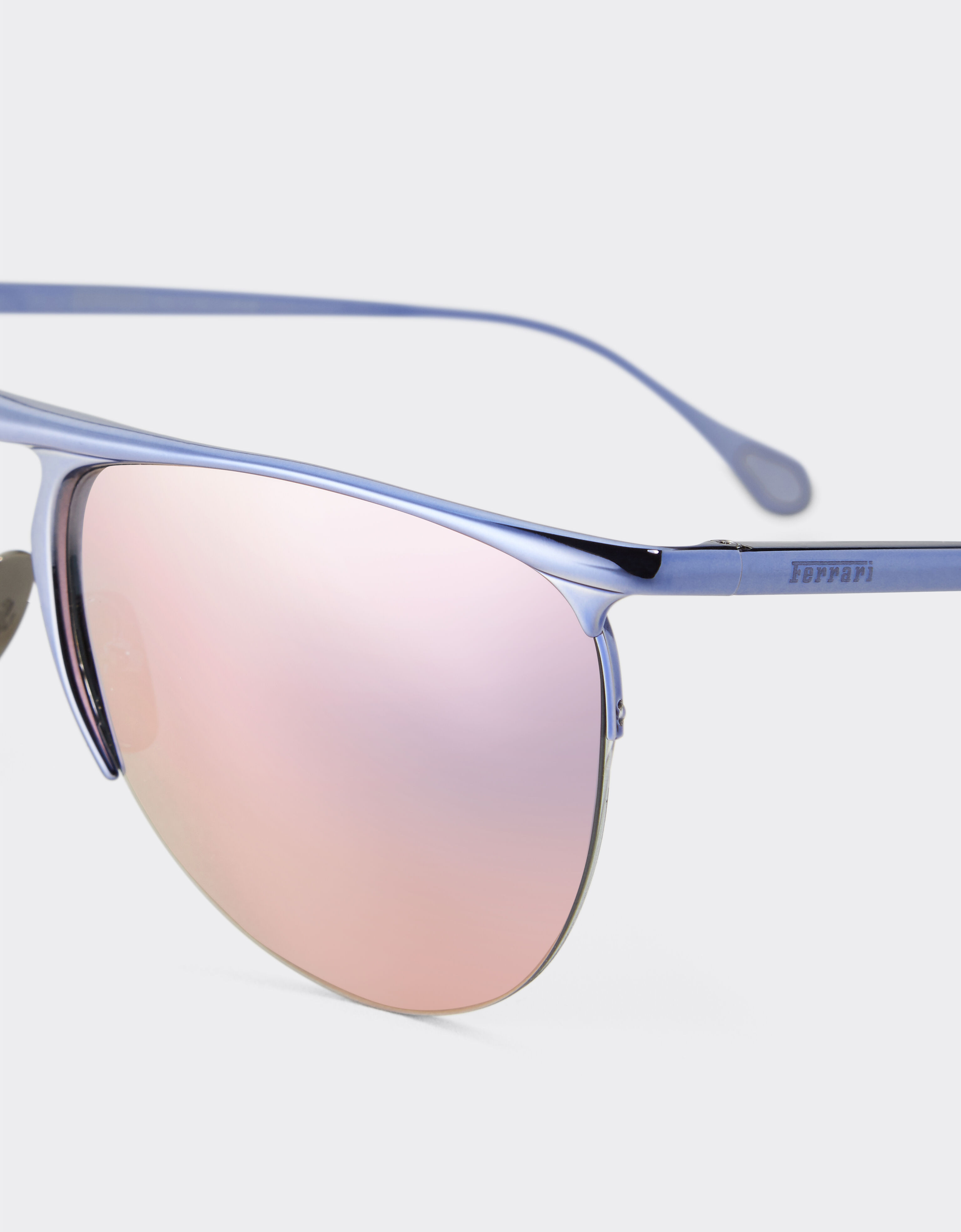 Ferrari Fliederfarbene Ferrari-Sonnenbrille aus Metall mit fliederfarbenen verspiegelten Gläsern Mattschwarz F1534f