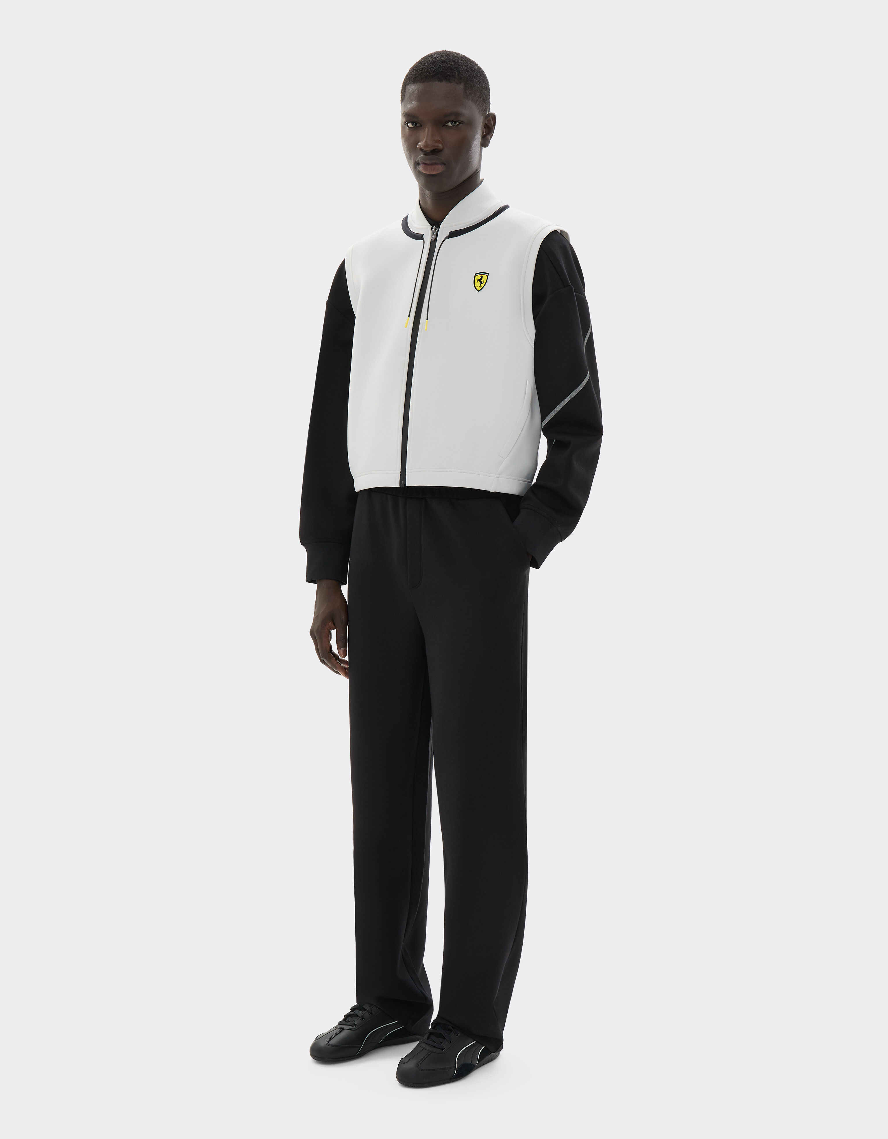  Weste aus Scuba-Stoff mit Ferrari-Wappen Avorio SWMVT0011WNY0004f