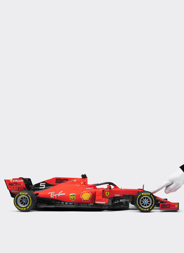 Ferrari Ferrari SF90 Vettel model in 1:8 scale Red L7981f