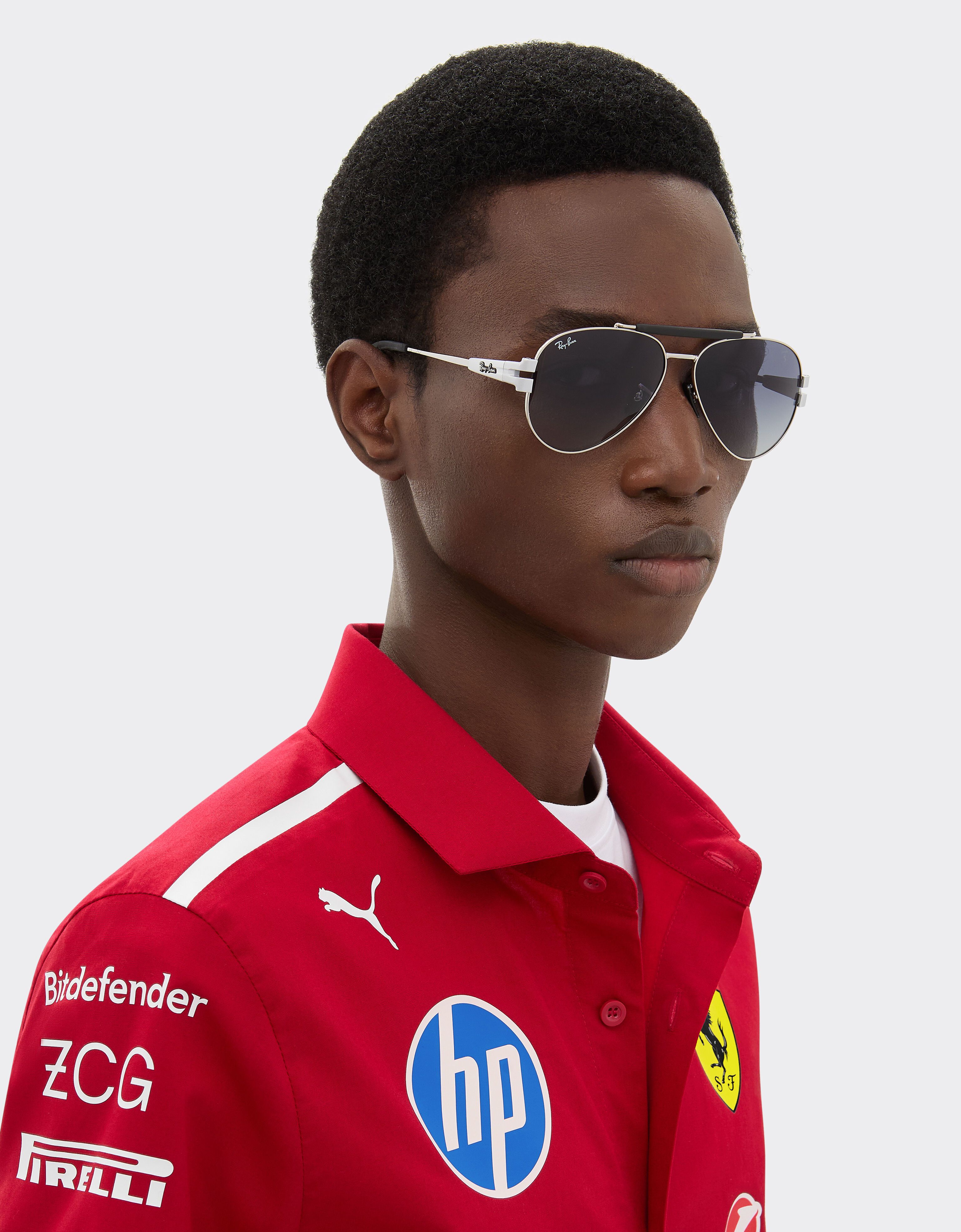 Ferrari Ray-Ban for Scuderia Ferrari RB3762M en métal argenté avec des verres bleus dégradés gris Argent LA018f