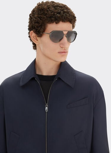 Ferrari Lunettes de soleil Ferrari en titane gunmetal mat avec verres polarisés gris dégradés Or Satiné LA02Af