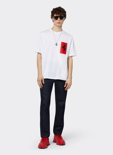 Ferrari T-Shirt aus Baumwolle mit Tasche mit Cavallino Rampante Optisch Weiß 47824f