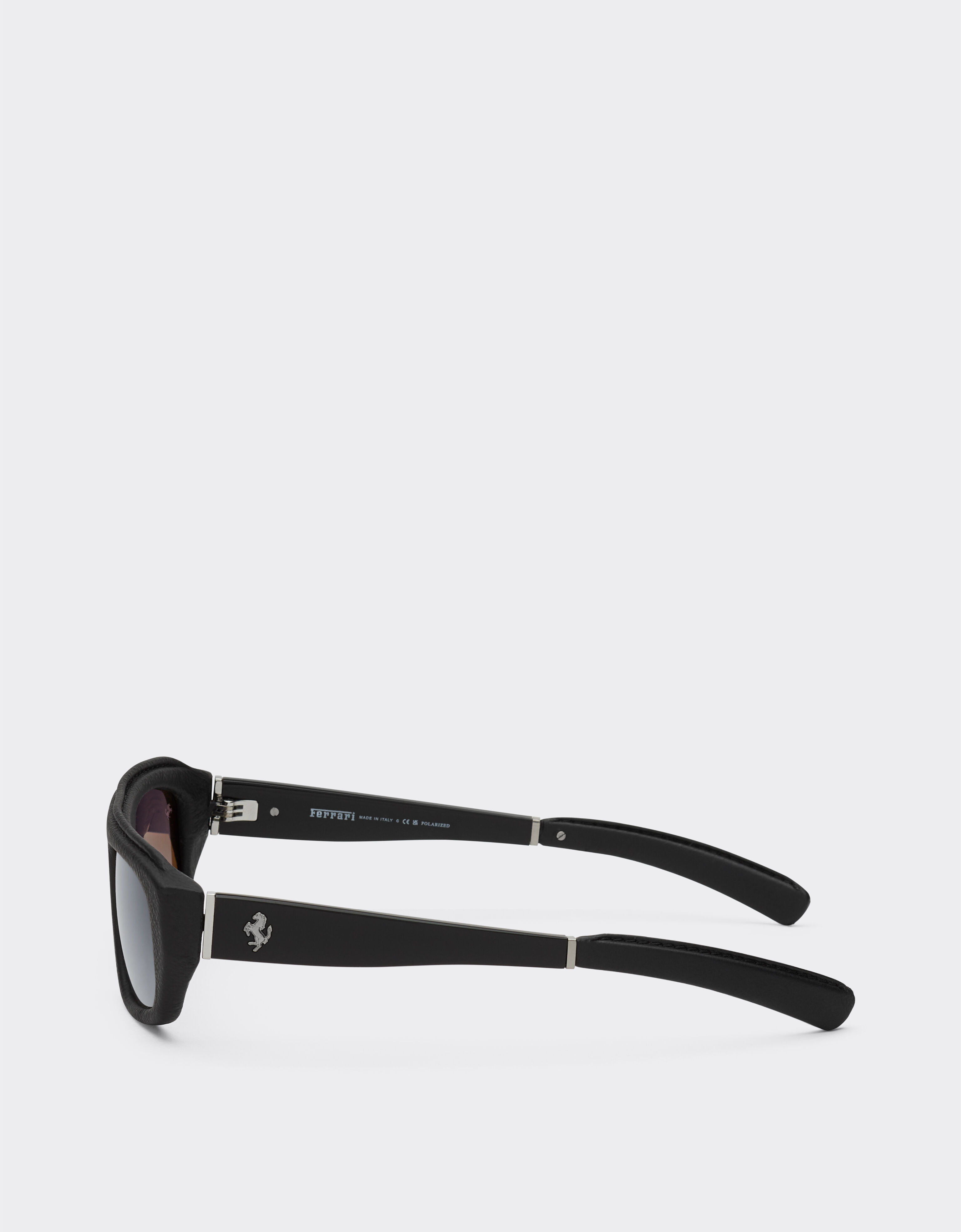 Ferrari Lunettes de soleil Ferrari en acétate et cuir noir avec verres polarisants grisés Noir F1541f