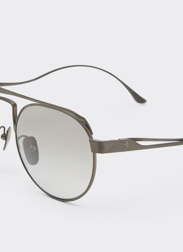 Ferrari Gafas de sol Ferrari de titanio gunmetal mate con cristales plateados espejados Gris metálico LA0ENf