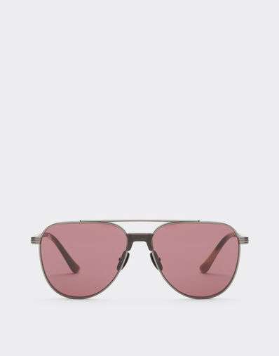 Lunettes de soleil Ferrari en titane couleur canon de fusil brillant et acétate avec verres exclusifs Contrast Pro™ Ferrari Lunettes de soleil Ferrari en titane couleur canon de fusil brillant et acétate avec verres exclusifs Contrast Pro™ Gunmetal LA0KZf