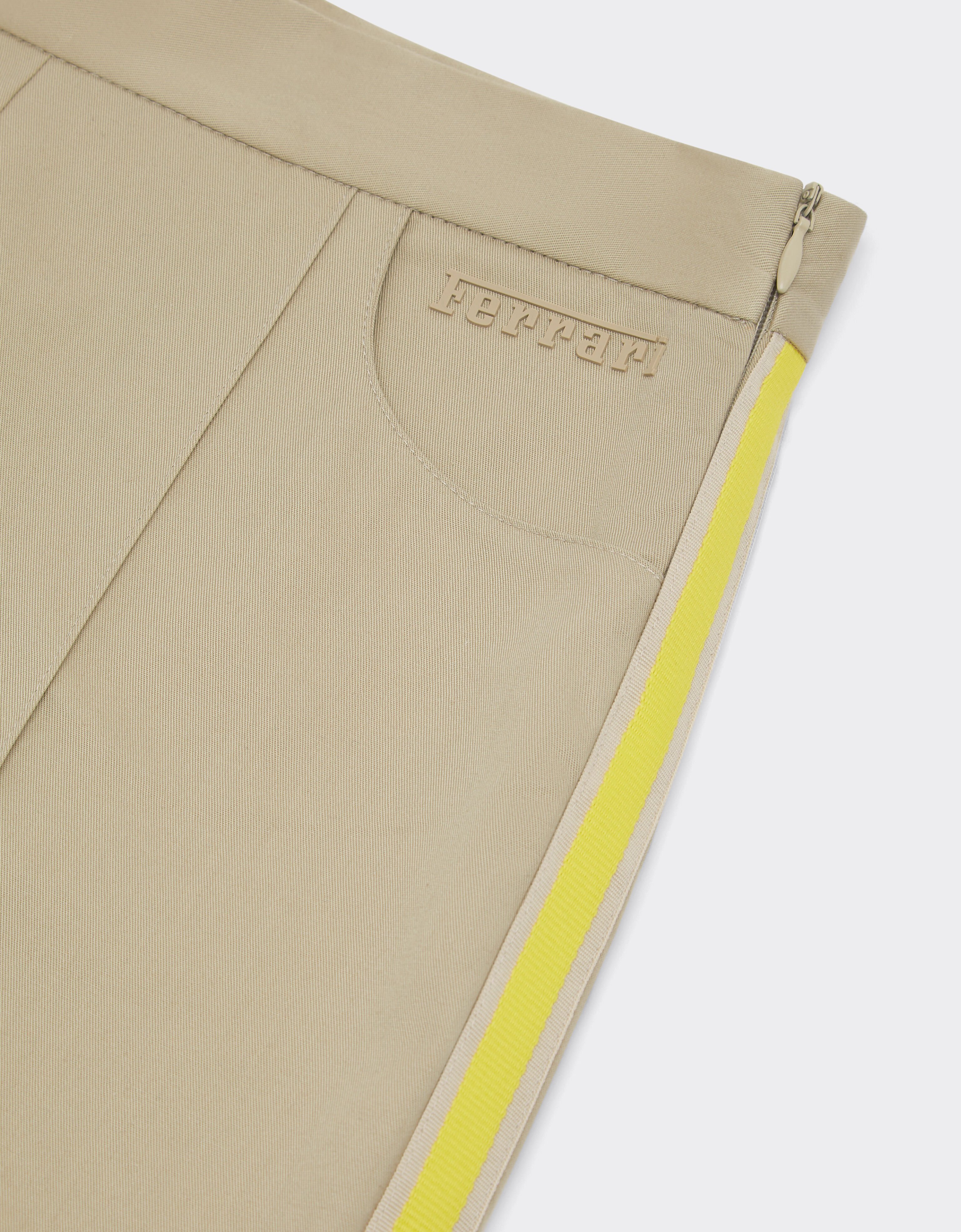 Ferrari Pantalone short in gabardine di cotone Beige 22334fK