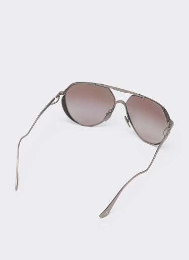 Ferrari Lunettes de soleil Ferrari en titane gunmetal mat avec verres polarisés gris dégradés Or Satiné LA02Af