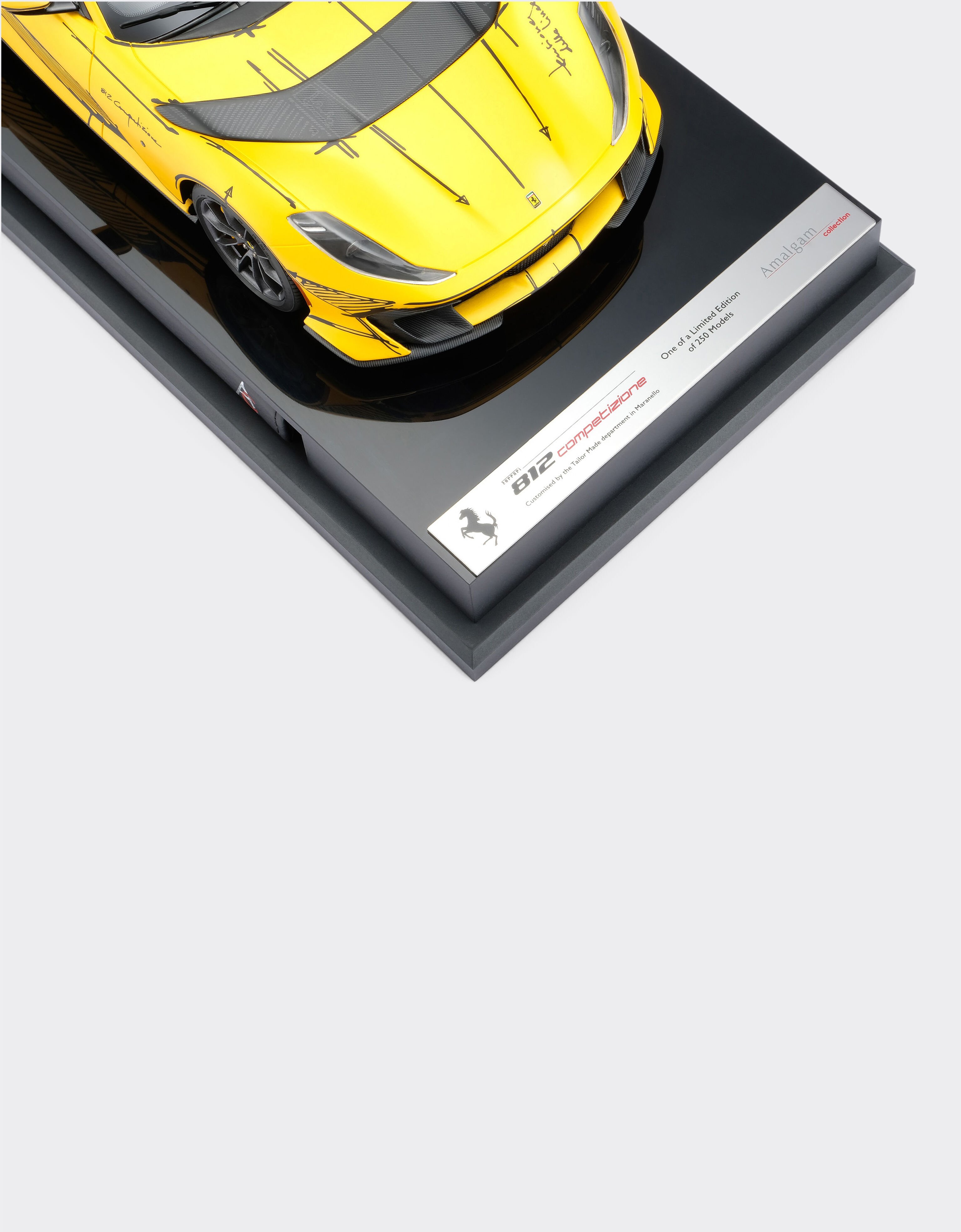 Ferrari Ferrari 812 model in 1:18 scale Racing red F1369f