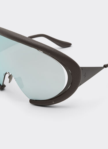 Ferrari sunglasses in antique tar-colored brushed metal and dark brown leather with mirrored silvermask Ferrari Ferrari sunglasses in antique tar-colored brushed metal and dark brown leather with mirrored silvermask Marrone Scuro LA0LMf