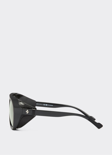 Ferrari Ferrari Sonnenbrille in Schwarz mit Lederdetails und polarisierten verspiegelten Gläsern Schwarz F1253f