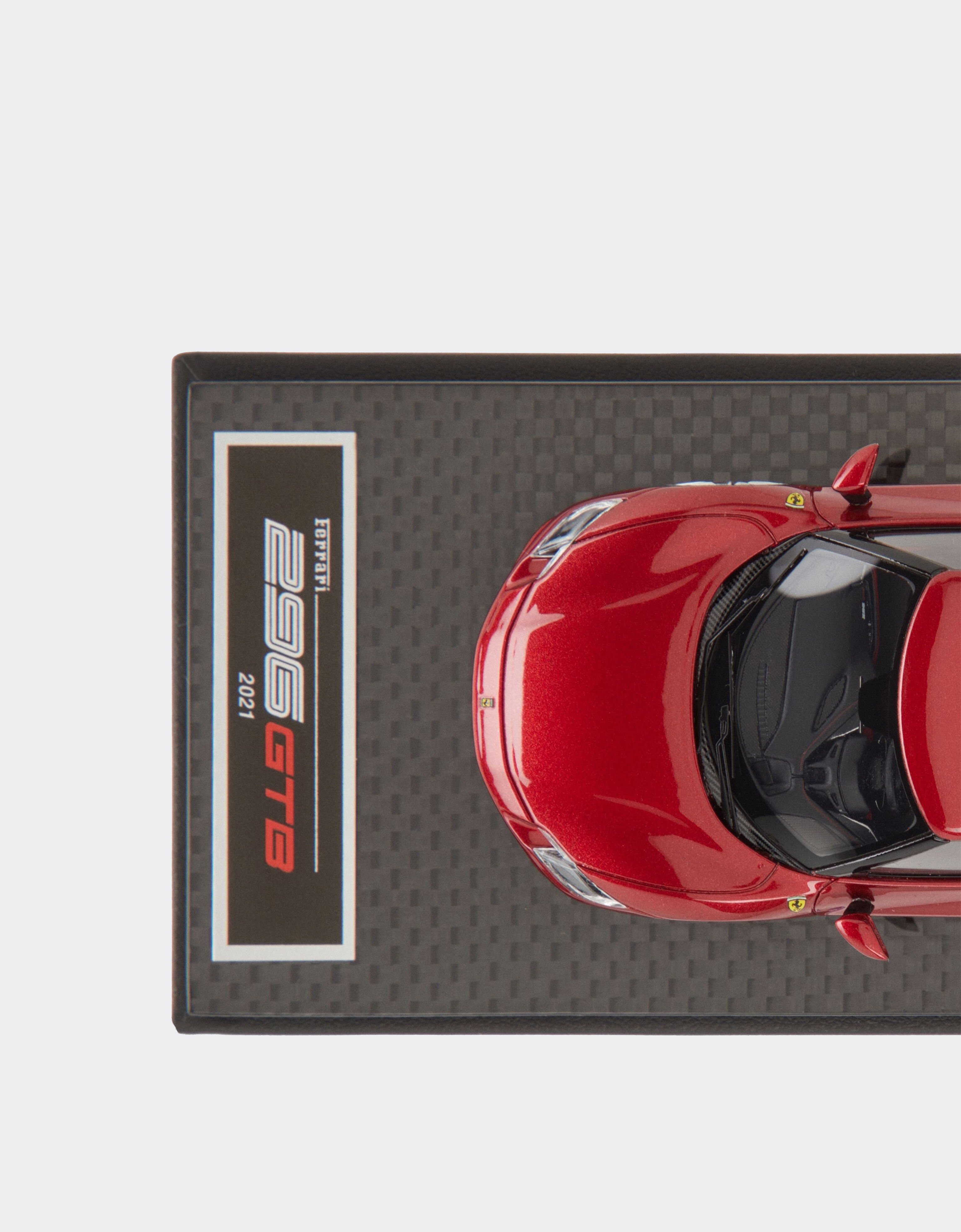 Ferrari Modellauto Ferrari 296 GTB im Maßstab 1:43 Rosso Corsa 47303f