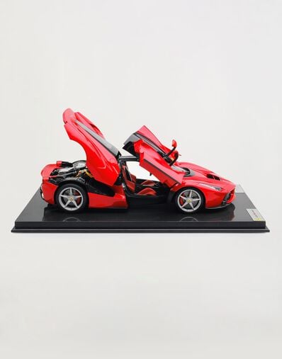 Ferrari Miniatura LaFerrari a escala 1:8 Negro L2993f
