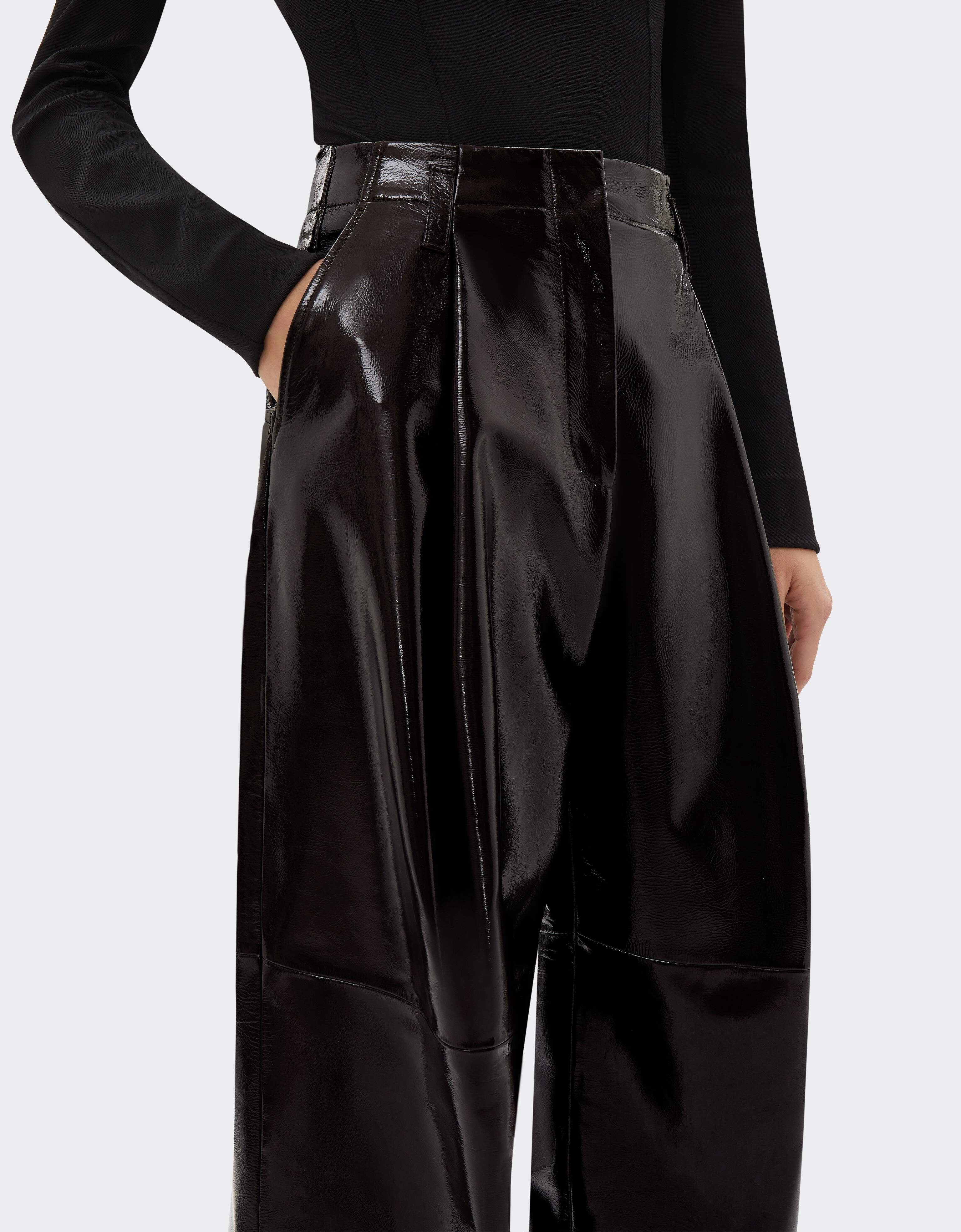 Pantalon en cuir verni brillant en Brun fonce Ferrari
