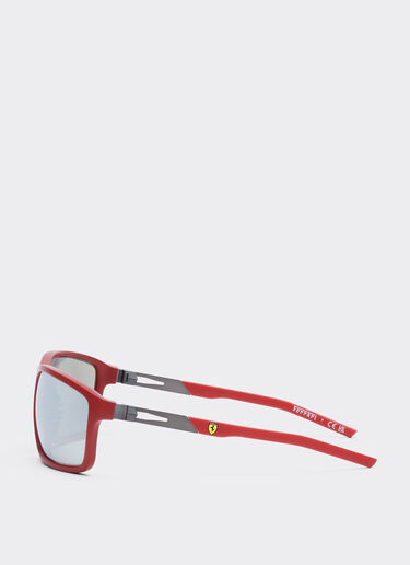 Ray-Ban for Scuderia Ferrari 0FZ6021 en material inyectado y metal rojo Ferrari mate con lentes grises espejadas Ferrari Ray-Ban for Scuderia Ferrari 0FZ6021 en material inyectado y metal rojo Ferrari mate con lentes grises espejadas Rosso LY0SG1418EXT0001f