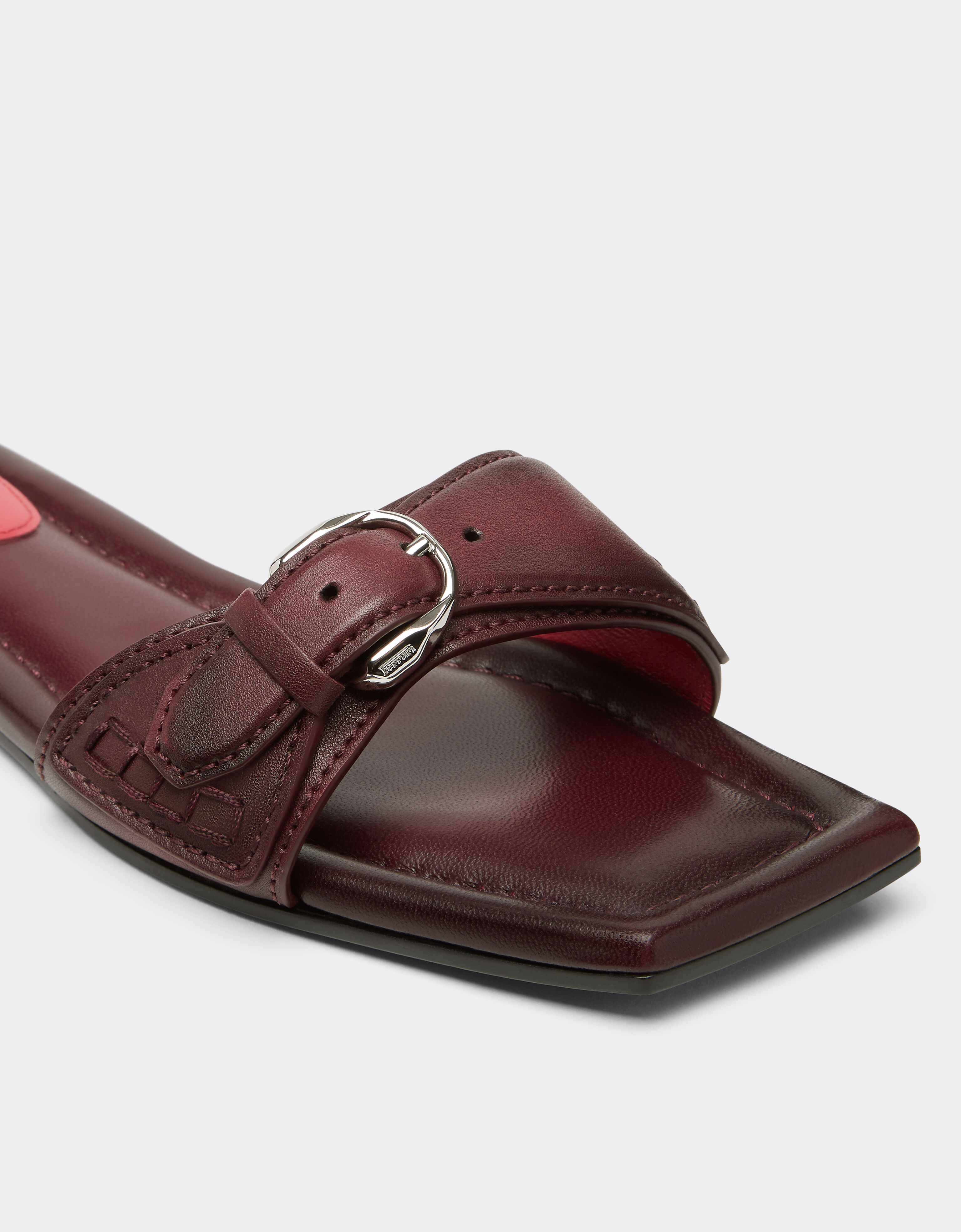 Flache Sandalen aus Leder Ferrari Flache Sandalen aus Leder Rosso Maison 49995f