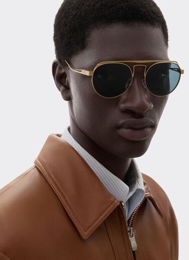 Ferrari sunglasses in matte gold titanium with blue lenses Ferrari Ferrari sunglasses in matte gold titanium with blue lenses Gold LA0EOf