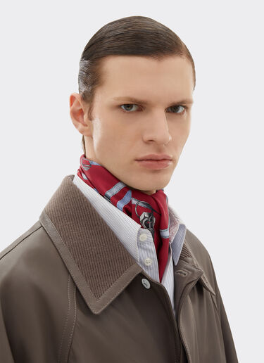 Shelley de sarga de seda con estampado Ferrari Closet Ferrari Shelley de sarga de seda con estampado Ferrari Closet Maison Red 50612f