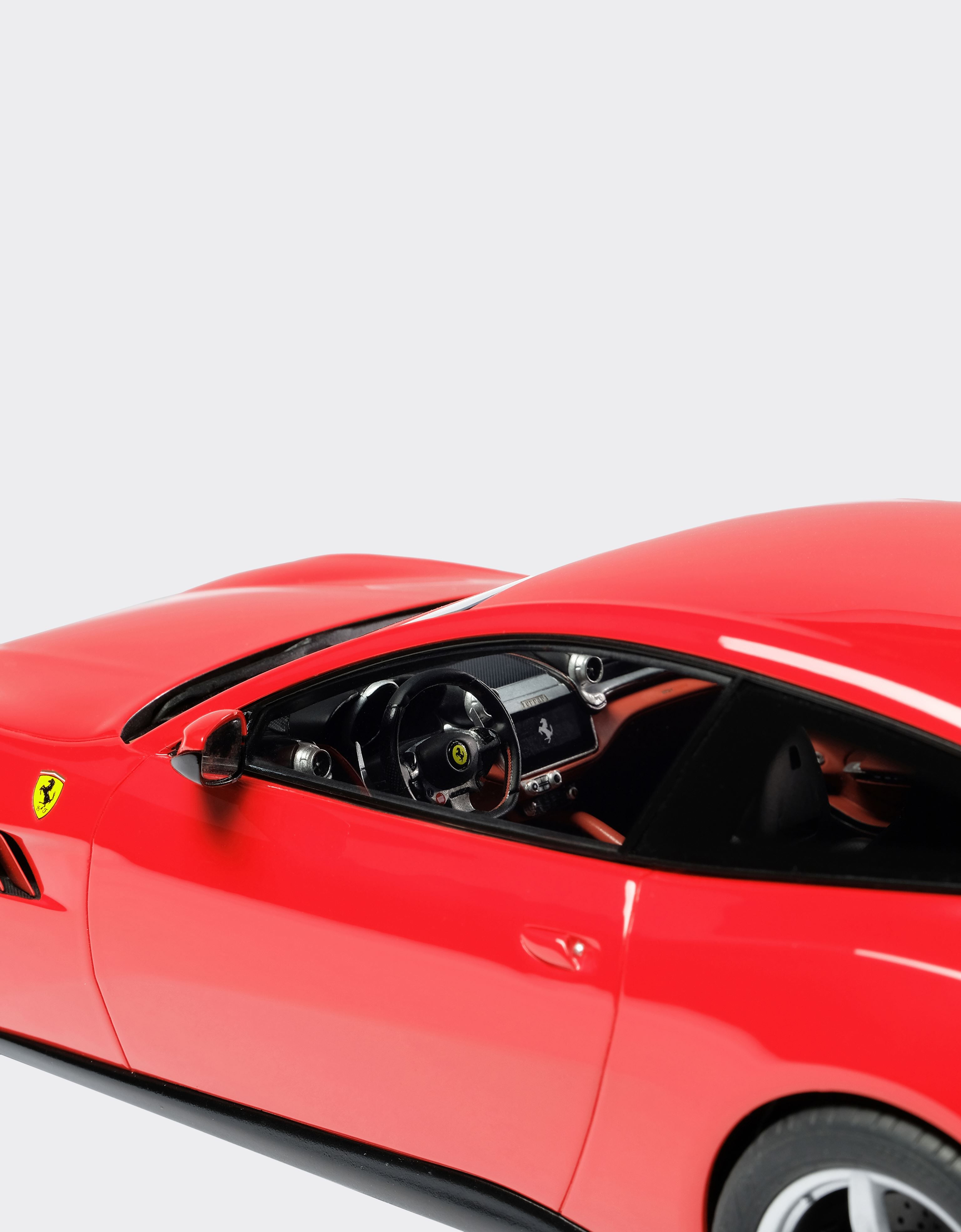 Ferrari Ferrari GTC4Lusso model in 1:18 scale Red L7596f