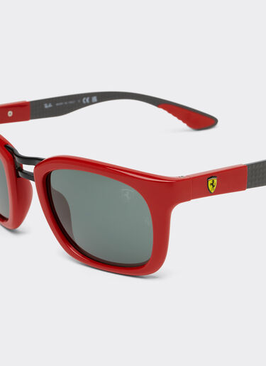 Ferrari Ray-Ban für Scuderia Ferrari RB8362MF in Rot/dunklem Carbon mit dunkelgrünen Gläsern Rot F1045f