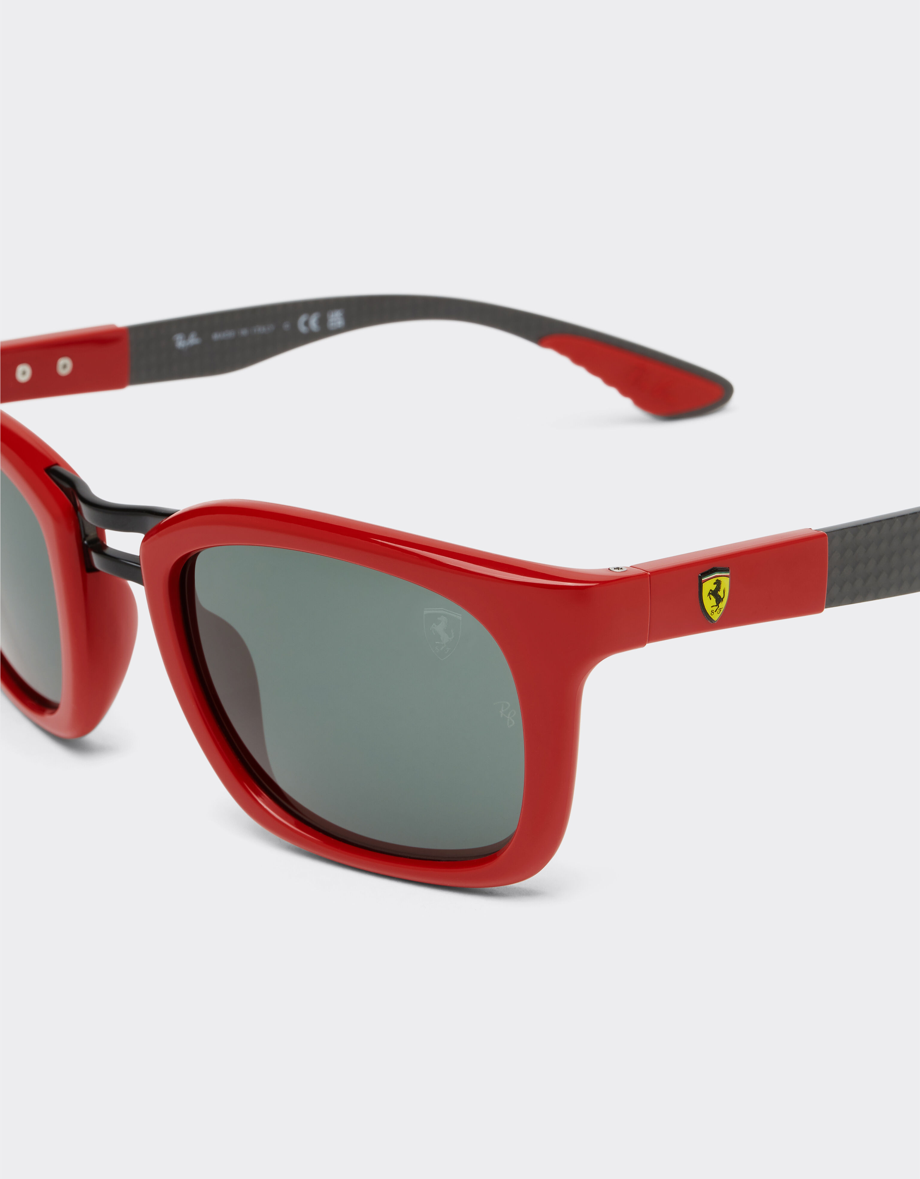 Ferrari Ray-Ban für Scuderia Ferrari RB8362MF in Rot/dunklem Carbon mit dunkelgrünen Gläsern Rot F1045f