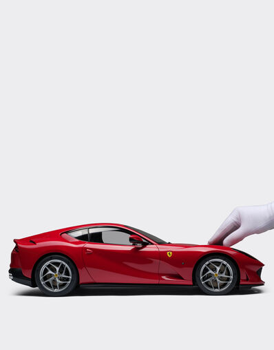 Ferrari Ferrari 812 Superfast model in 1:8 scale MULTICOLOUR L7600f