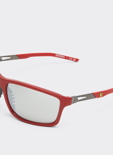 Ray-Ban for Scuderia Ferrari 0FZ6021 en material inyectado y metal rojo Ferrari mate con lentes grises espejadas Ferrari Ray-Ban for Scuderia Ferrari 0FZ6021 en material inyectado y metal rojo Ferrari mate con lentes grises espejadas Rosso LY0SG1418EXT0001f